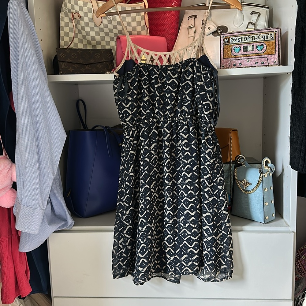 Drawstring patterned dress - Picture 8 of 11